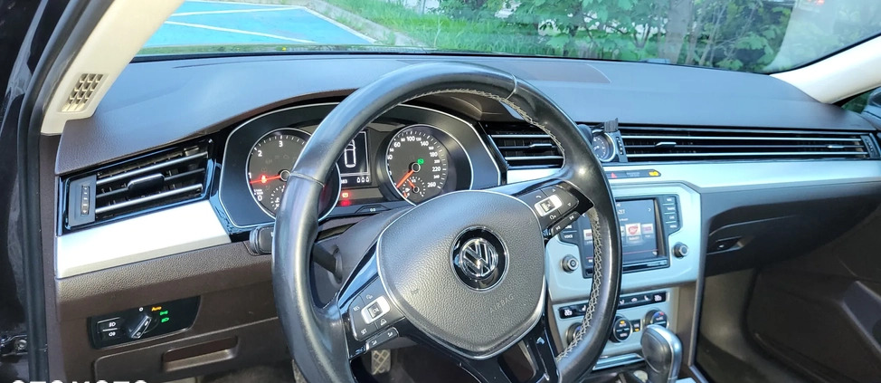 Volkswagen Passat cena 36000 przebieg: 403000, rok produkcji 2015 z Wrocław małe 79